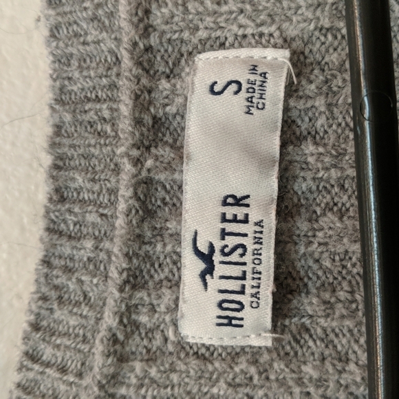 Hollister Women's Gray Front Knot Sweater Size Small - Picture 3 of 5